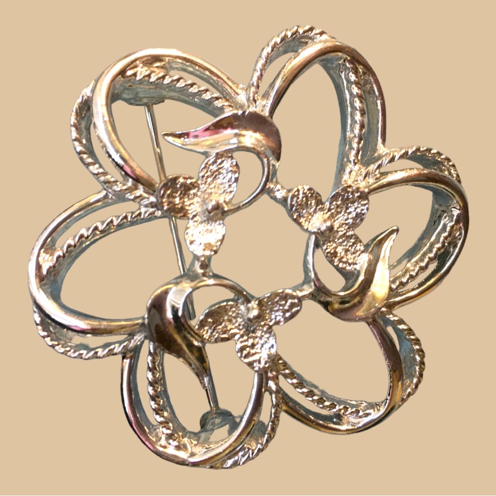 Vintage Flower Pin - Picture 1 of 3